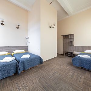 Comfort Triple Room Shower
